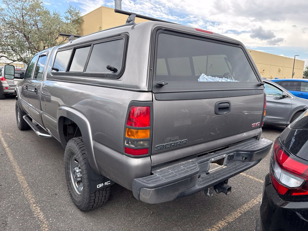 Used 2006 GMC Sierra 3500 SLT w/ Heavy-Duty Power Package AWD/4WD image 2