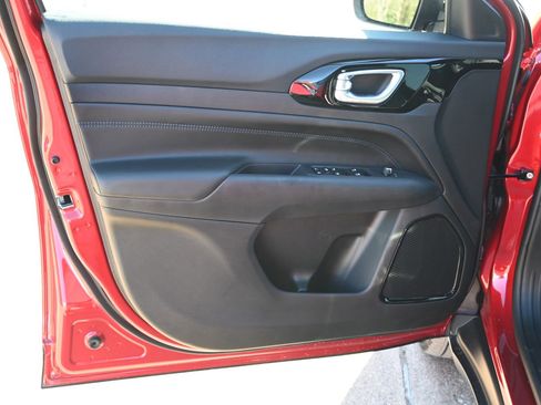 New 2026 Jeep Compass Latitude image 8