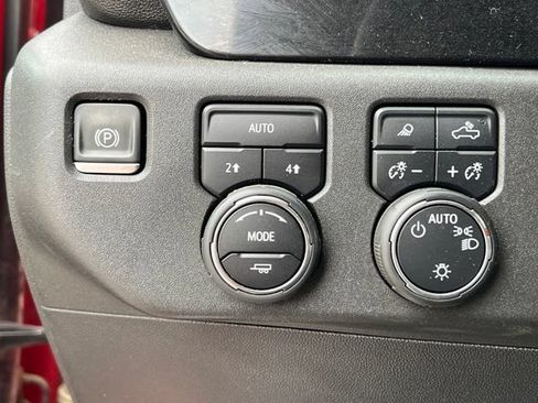 Used 2023 Chevrolet Silverado 1500 LT w/ Safety Package AWD/4WD image 23