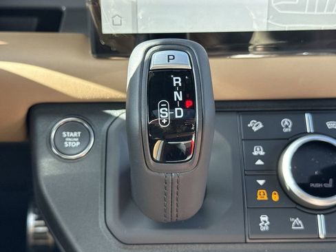 New 2025 Land Rover Defender 90 V8 image 32