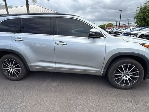 Used 2018 Toyota Highlander FWD V6 image 4