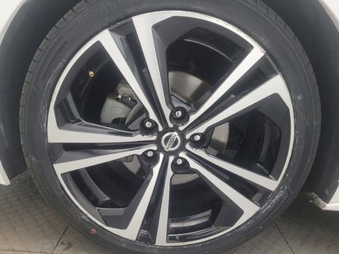 Used 2021 Nissan Sentra SR w/ SR Premium Package FWD image 31