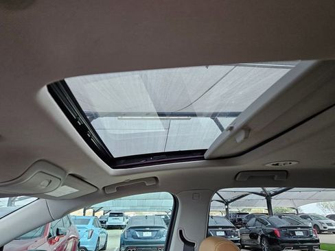 Used 2019 Buick Enclave Premium w/ LPO, Luxury Package image 8