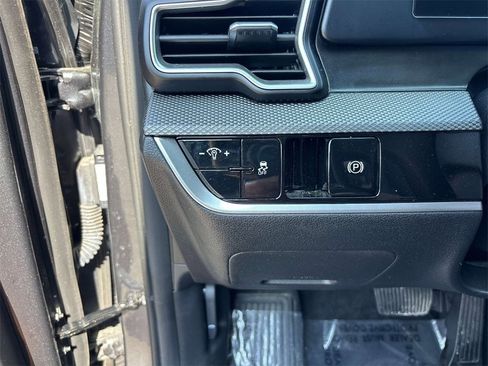 Used 2024 Kia Sportage LX image 17