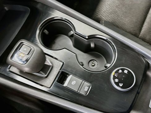 Used 2025 Nissan Rogue SV AWD/4WD image 25