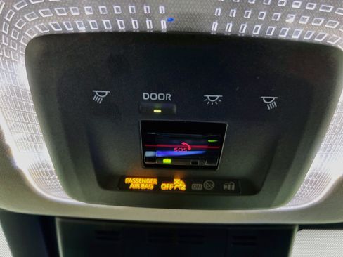 Used 2025 Toyota Prius Plug-In Hybrid FWD image 20