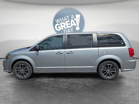 Used 2019 Dodge Grand Caravan SXT w/ Blacktop Package FWD image 7