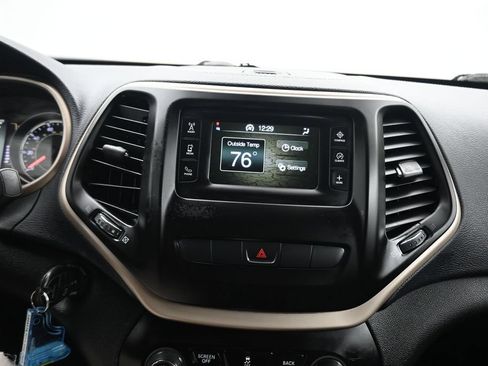 Used 2014 Jeep Cherokee Sport w/ Cold Weather Group AWD/4WD image 17