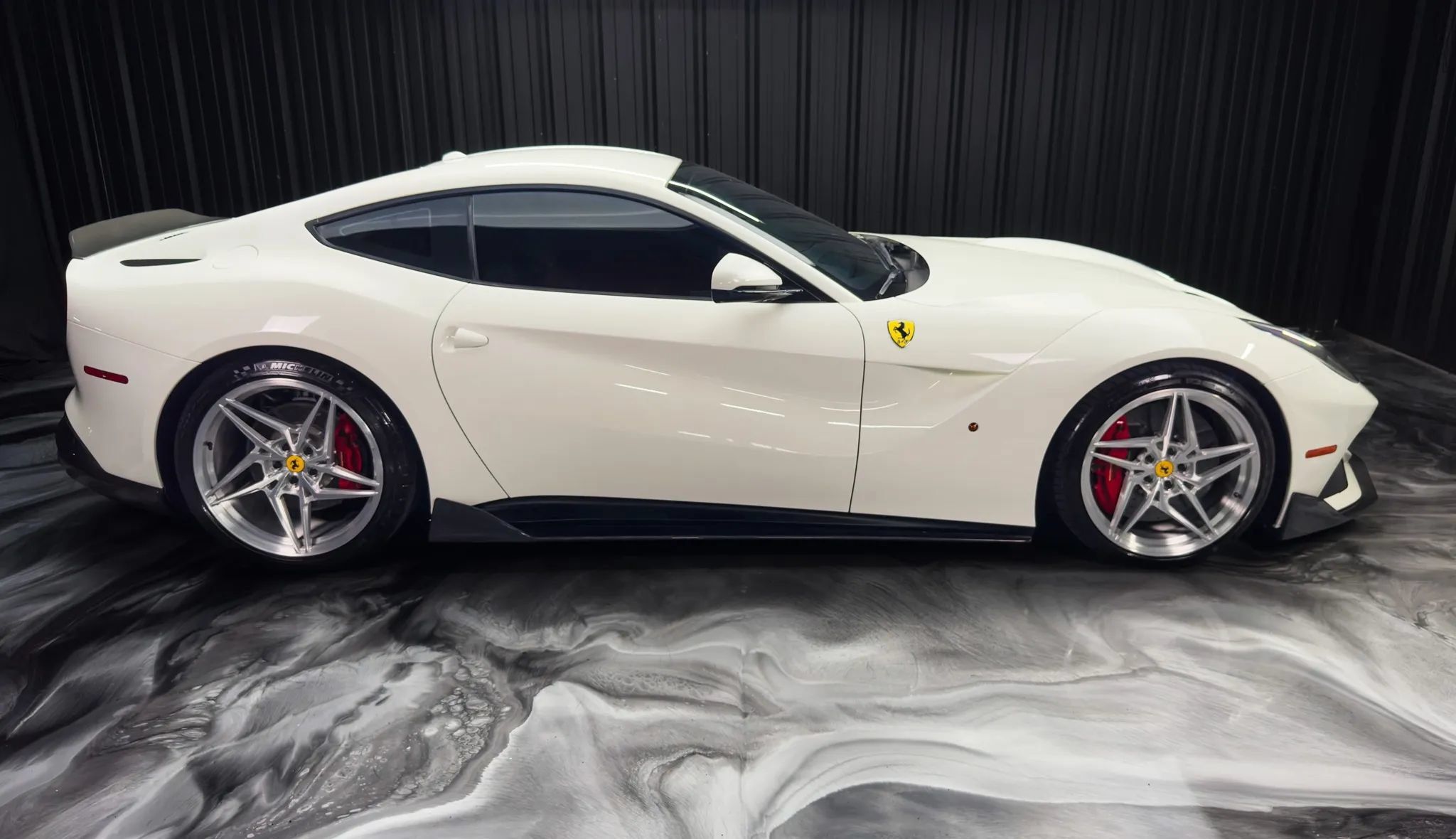 Used 2015 Ferrari F12 Berlinetta RWD image 5