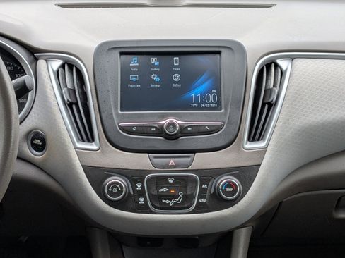 Used 2018 Chevrolet Malibu LS image 17