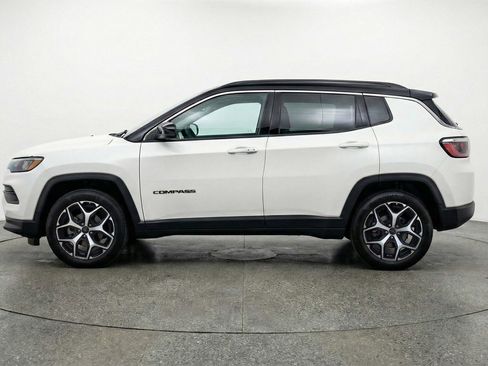 Used 2025 Jeep Compass Limited image 4