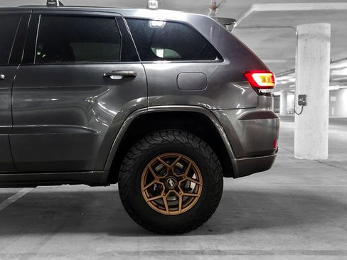 Used 2018 Jeep Grand Cherokee Altitude AWD/4WD image 15