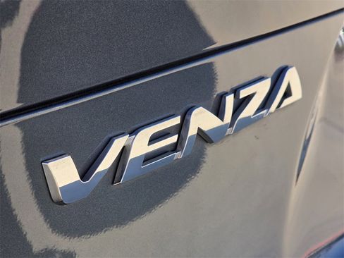 Used 2024 Toyota Venza LE image 7