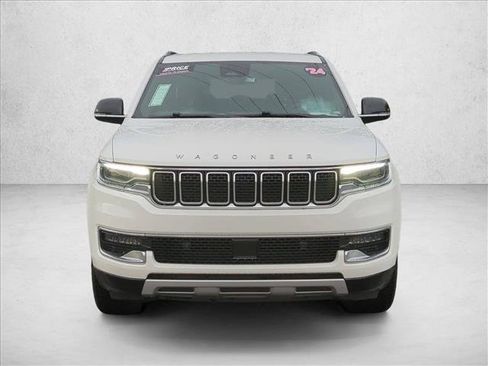 Used 2024 Jeep Wagoneer L Series II RWD image 2