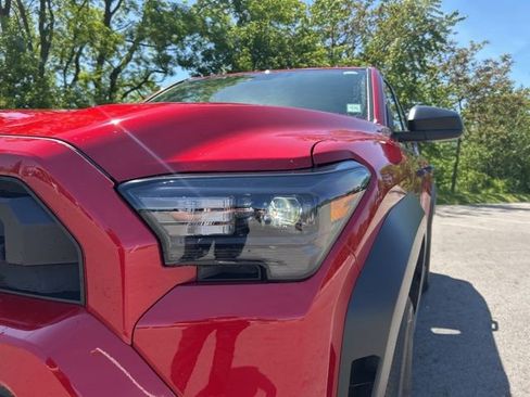 Used 2025 Toyota 4Runner SR5 AWD/4WD image 11