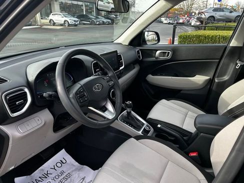 Used 2025 Hyundai Venue SEL image 15