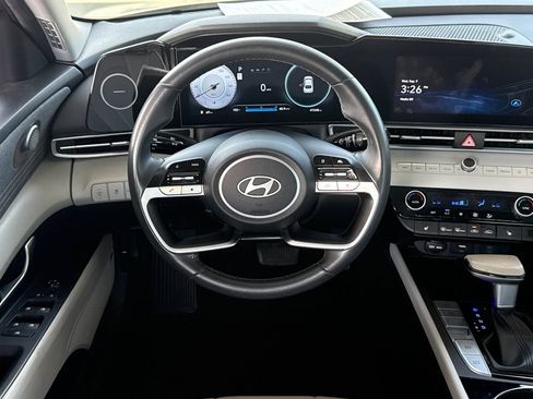 Used 2025 Hyundai Elantra Limited FWD image 21