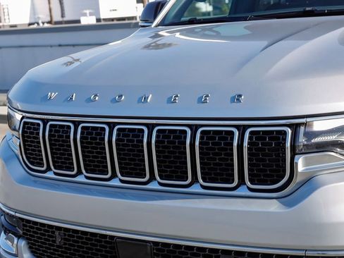 Used 2024 Jeep Wagoneer L Series II w/ Flexible Seating Group AWD/4WD image 6