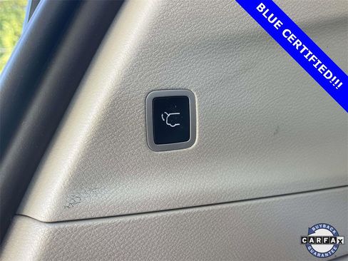 Used 2022 Chrysler Pacifica Touring-L image 10