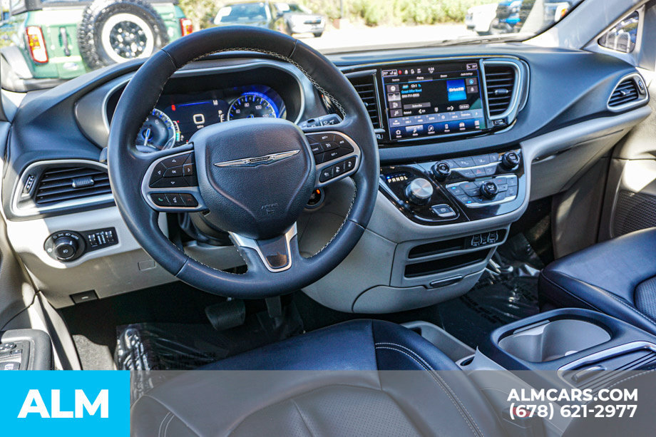 Used 2023 Chrysler Pacifica Touring-L FWD image 28