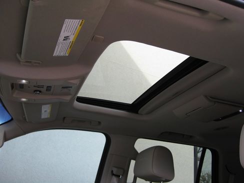 Used 2019 GMC Yukon Denali w/ Denali Ultimate Package image 24