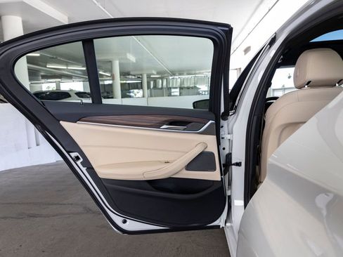 Certified 2023 BMW 530e w/ Premium Package image 20