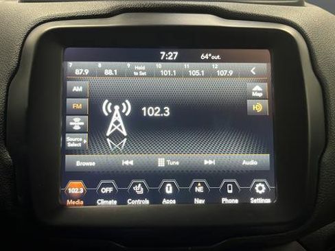 Used 2022 Jeep Renegade Latitude AWD/4WD image 30