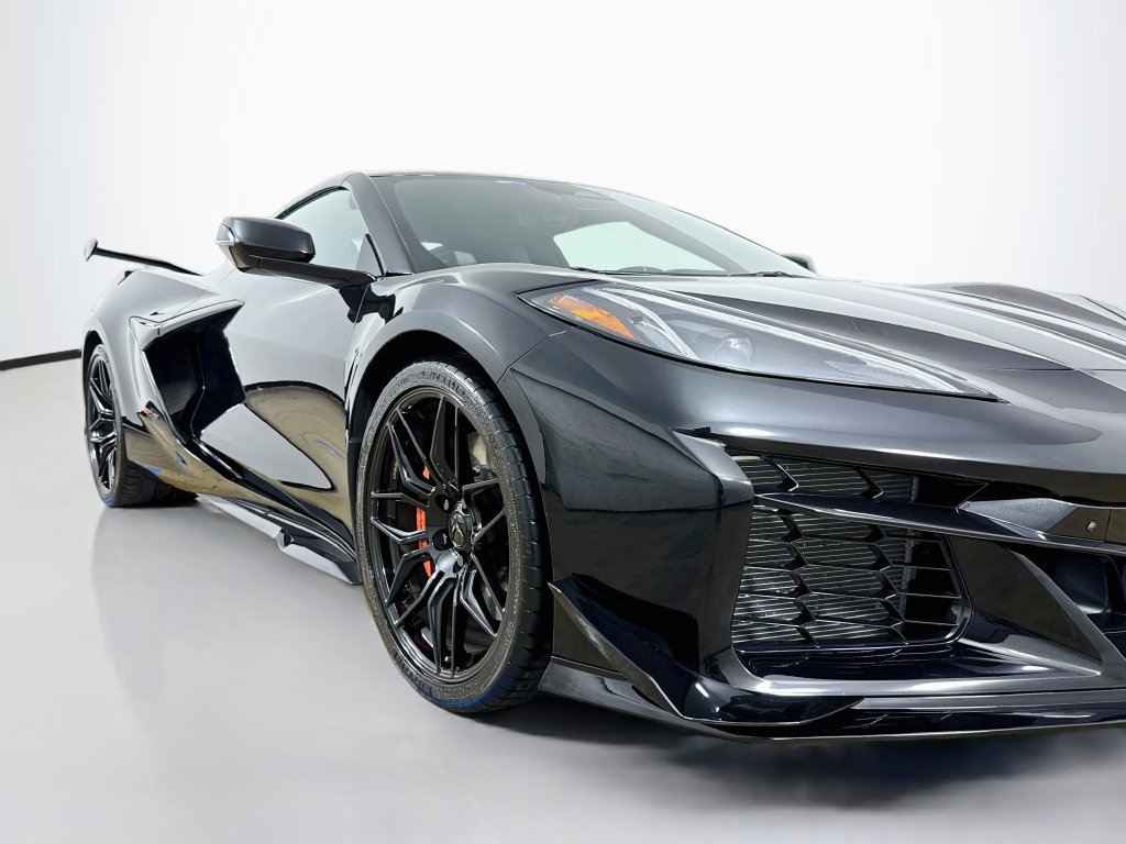 Used 2025 Chevrolet Corvette Z06 RWD image 39