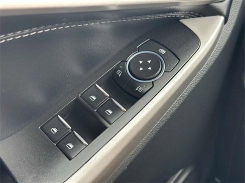 Used 2021 Ford Explorer XLT image 23