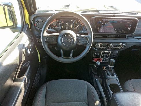 Used 2024 Jeep Wrangler Unlimited Rubicon AWD/4WD image 11