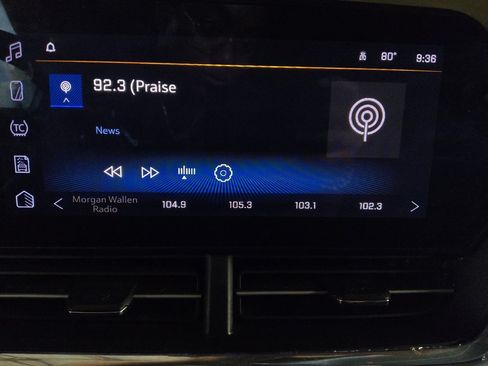 Used 2025 Chevrolet Trax LT FWD image 25