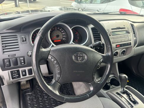 Used 2010 Toyota Tacoma TRD Sport Double Cab 4WD image 6