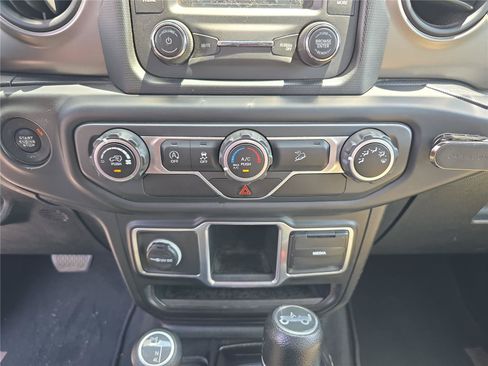 Used 2018 Jeep Wrangler Unlimited Sport AWD/4WD image 27