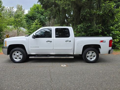 Used 2013 Chevrolet Silverado 1500 LT AWD/4WD image 2