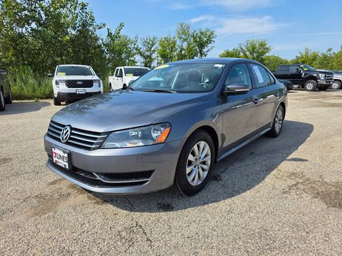 Used 2015 Volkswagen Passat 1.8T S FWD image 3