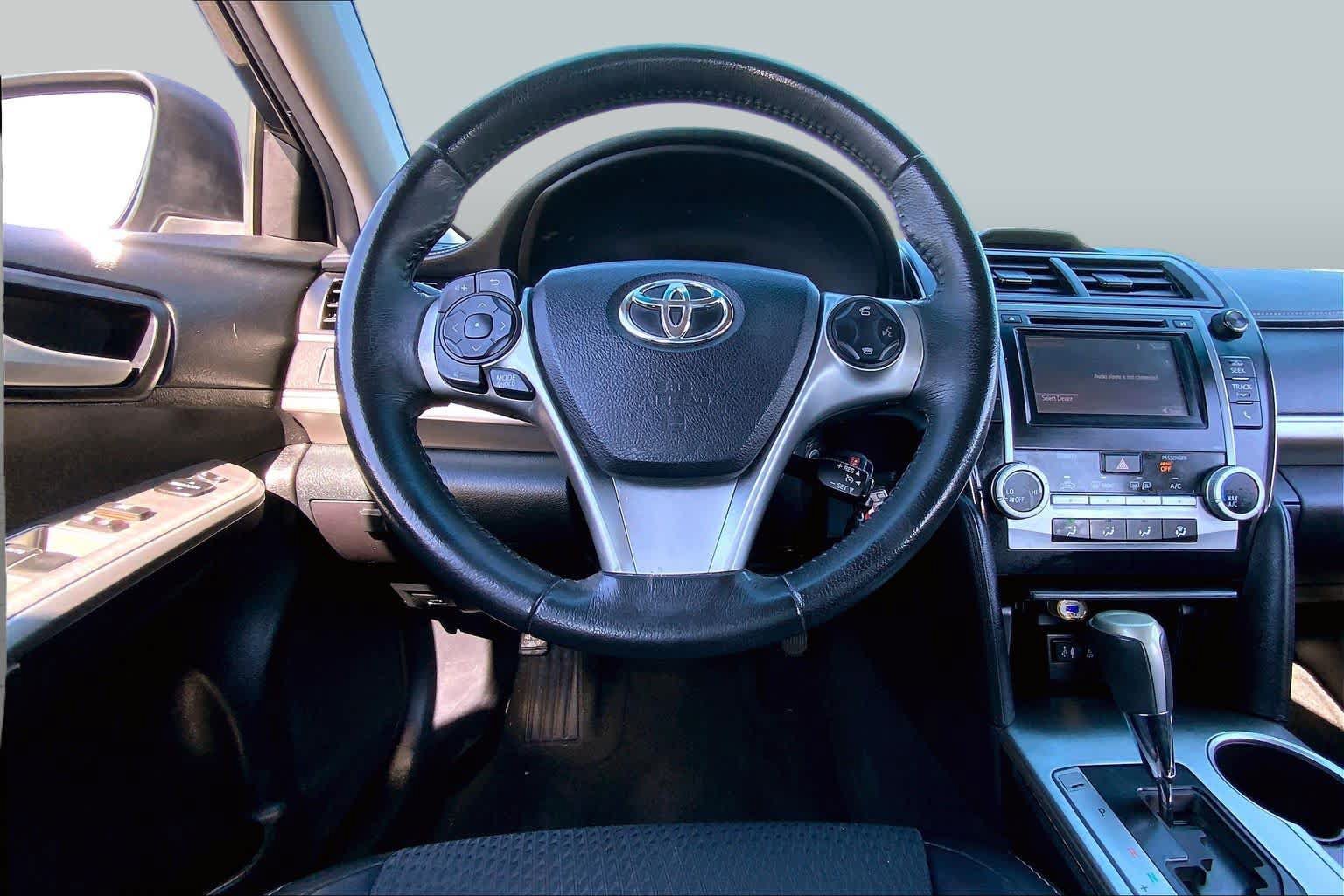 Used 2014 Toyota Camry SE FWD image 5