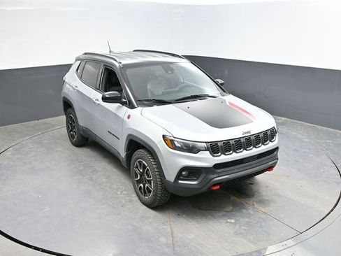 Used 2025 Jeep Compass Trailhawk AWD/4WD image 33