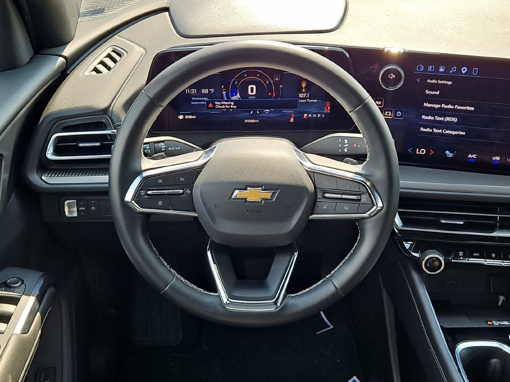 Used 2026 Chevrolet Traverse LT FWD image 14