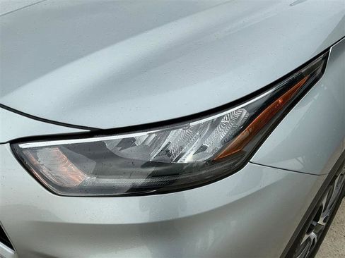 Used 2020 Toyota Highlander XLE AWD/4WD image 16