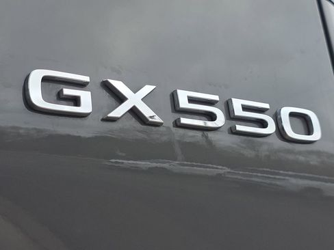 Used 2024 Lexus GX 550 w/ Accessory Package (Z1) image 10