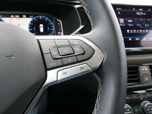 Used 2022 Volkswagen Taos SEL image 23