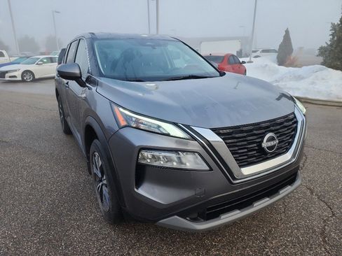 Used 2023 Nissan Rogue SV image 4