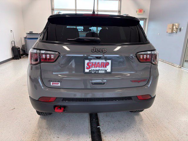 Used 2023 Jeep Compass Trailhawk w/ Trailhawk Convenience Group AWD/4WD image 6