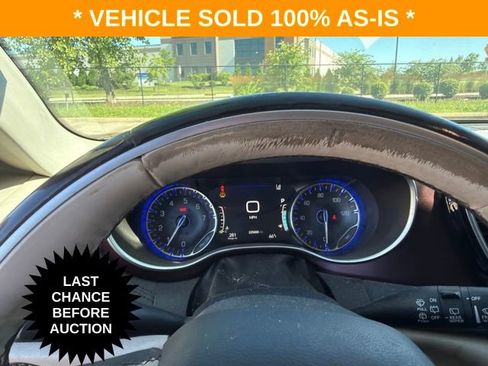 Used 2017 Chrysler Pacifica Limited w/ UConnect Theater Package FWD image 17