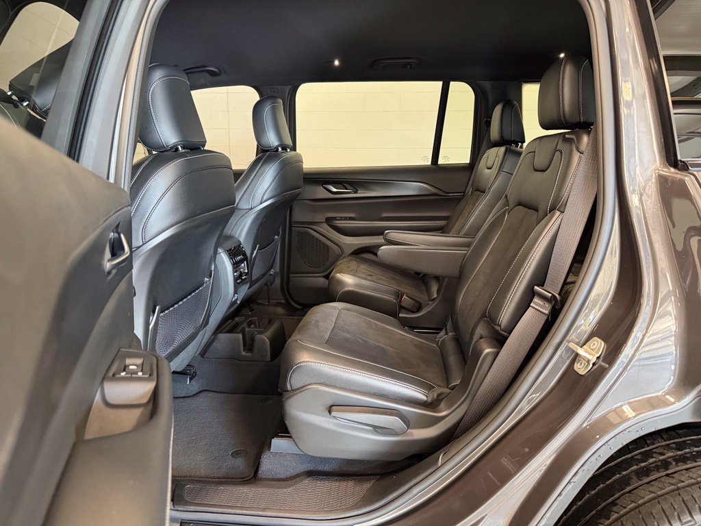 Used 2023 Jeep Grand Cherokee L Laredo AWD/4WD image 16