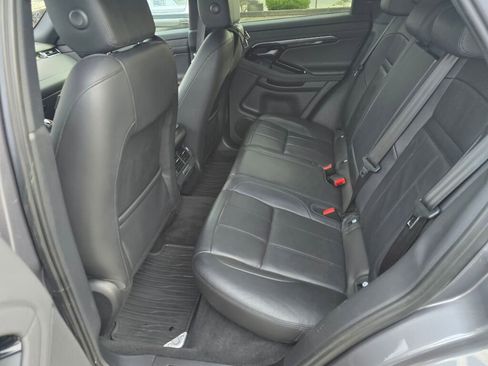 Used 2020 Land Rover Range Rover Evoque SE image 16