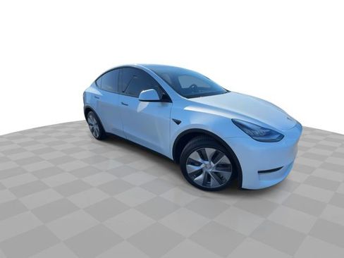 Used 2020 Tesla Model Y Long Range image 2
