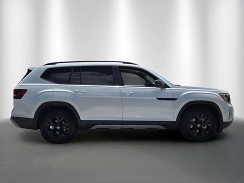 Used 2024 Volkswagen Atlas Peak Edition SEL AWD/4WD image 2