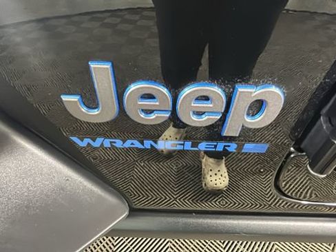 Used 2023 Jeep Wrangler Unlimited w/ Sun & Screen Package AWD/4WD image 9