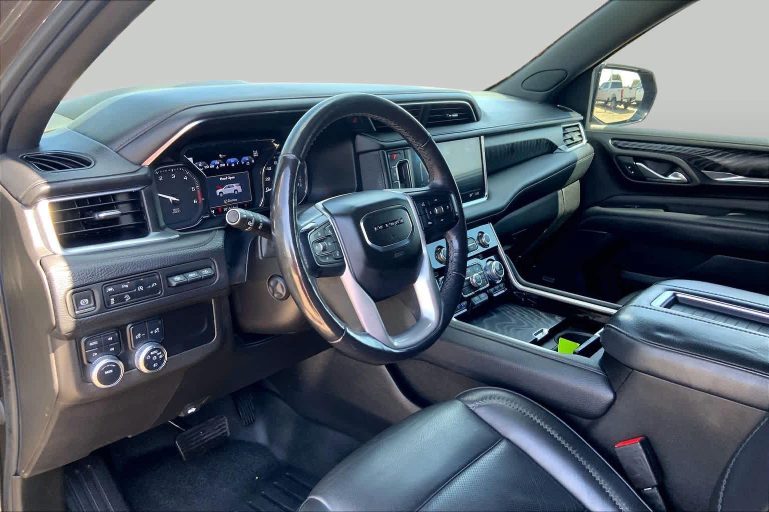 Used 2021 GMC Yukon Denali w/ Denali Premium Package AWD/4WD image 17